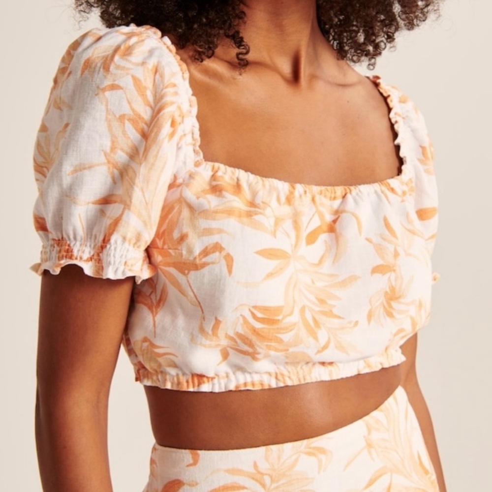 NWT Abercrombie Women's Floral Puff Sleeve Crop Top